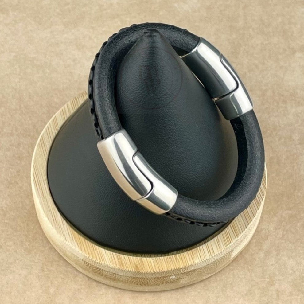 Black Chain on Black Leather Unisex Cobo Bracele2